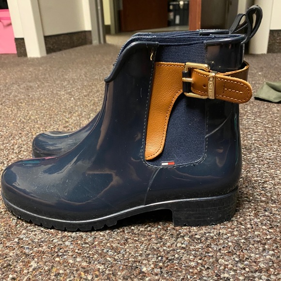 tommy hilfiger rain booties